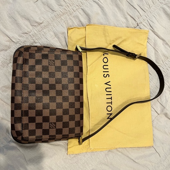 *SOLD* Louis Vuitton Musette Tango in Ebene - Picture 2 of 7